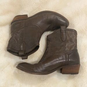 Frye Carson Shortie Western Ankle Booties - 9